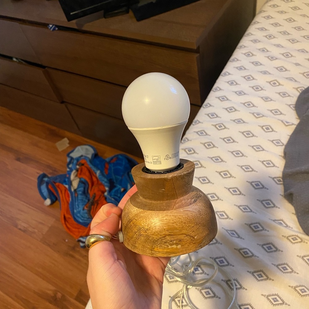 urban outfitters light
